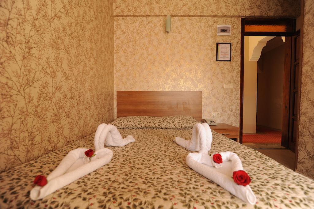 Og-Erim Hotel Кушадасъ Екстериор снимка