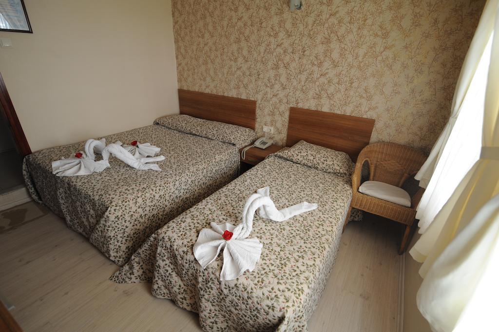 Og-Erim Hotel Кушадасъ Екстериор снимка